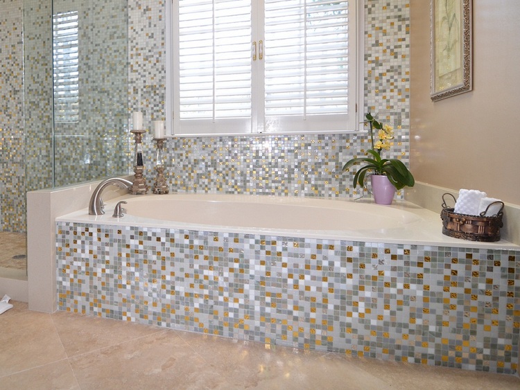 Экран для ванны из керамической мозаики